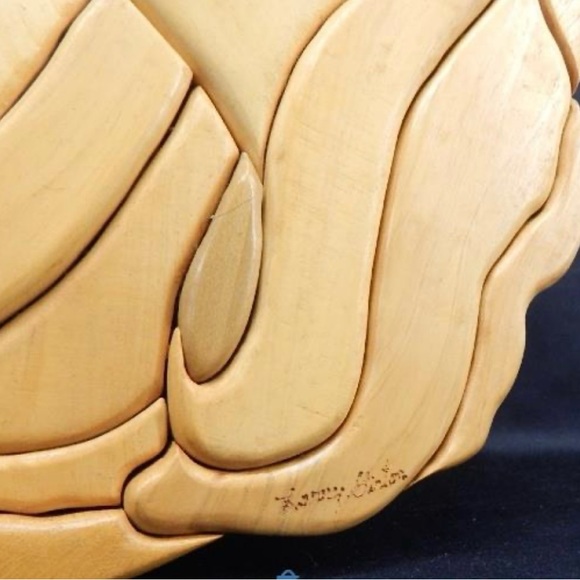 Wooden Intarsia 3D Hand Carved Praying Hands Wall Art - Picture 4 of 6